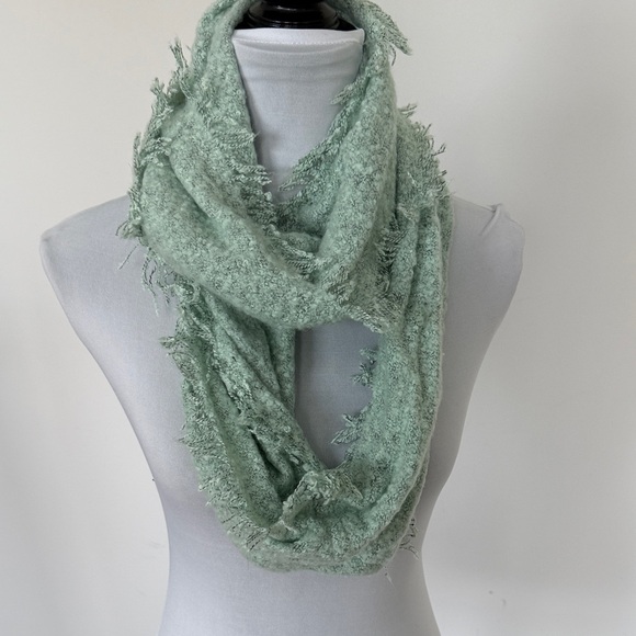 Cozy Mint Green Textured Scarf - Picture 1 of 4